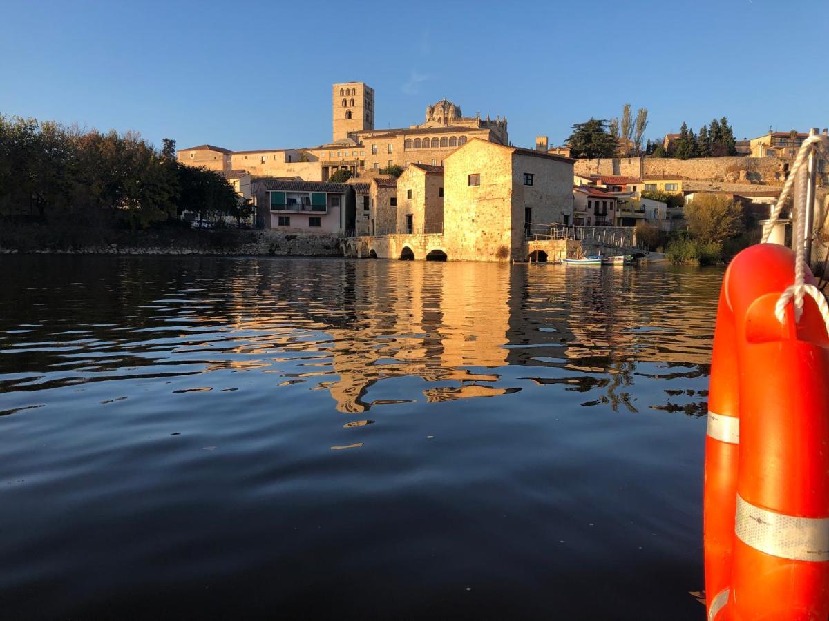 Atrio Zamora Bagian luar foto